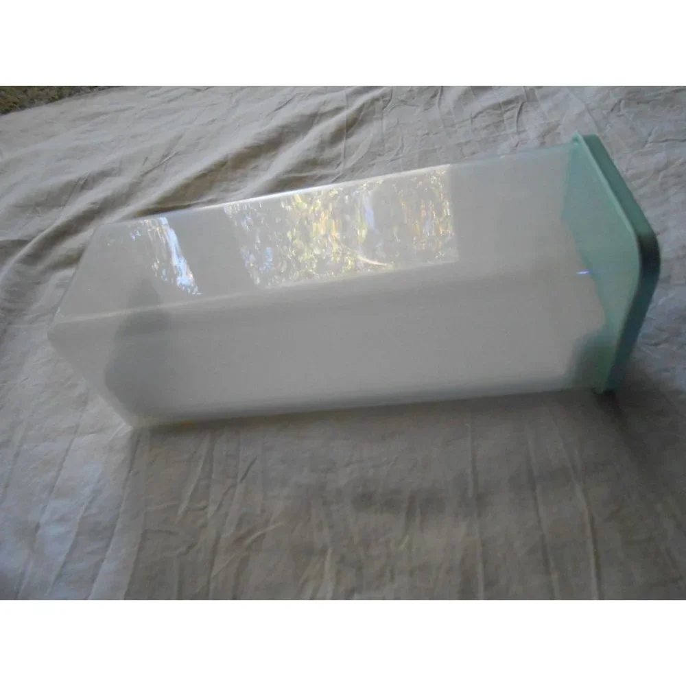 Vintage Tupperware Cheese/Cracker container with tray 1697-2, 1698-9 and‎ 1696-5
